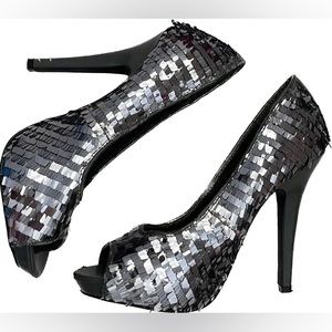 NWOT House of Dereon Gunmetal Heels